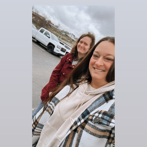 Amylovesneuts is LIVE  (silent - ish) 🤭🤗🫶🏻📣📣👏🏻👏🏻💕 - Picture 4 of 7